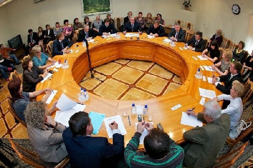 О заводе за круглым столом (фото А. Бурмистрова)